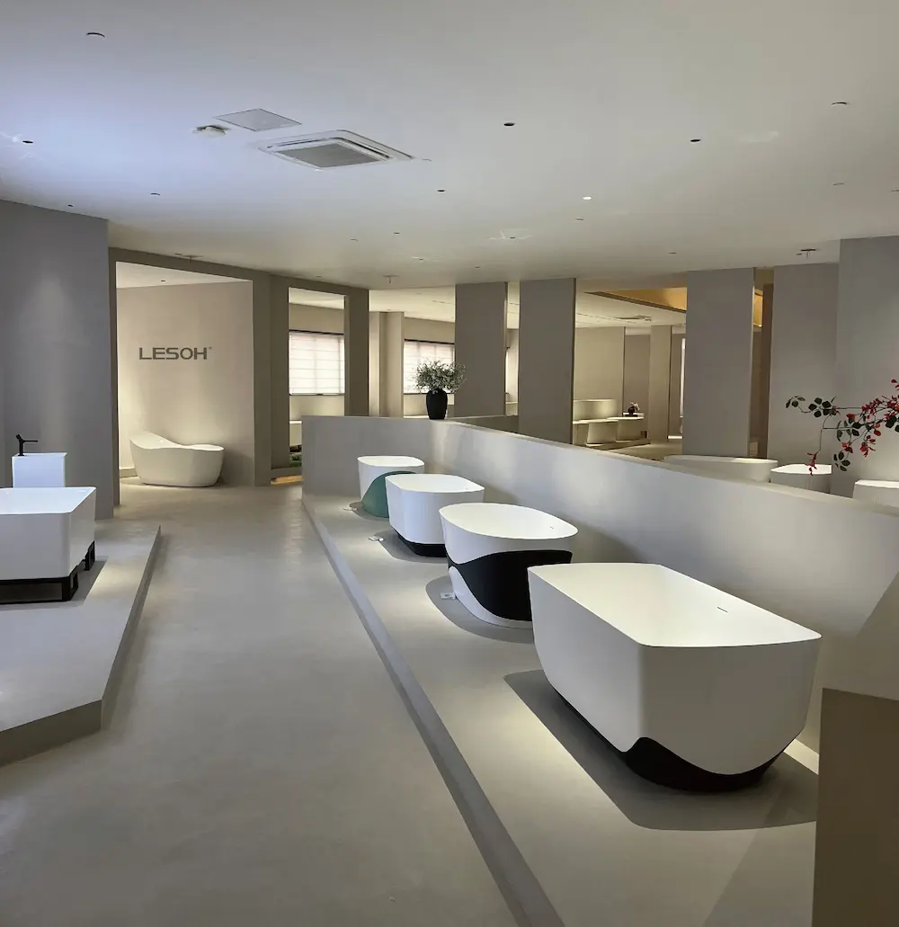 LESOH bathtub showroom