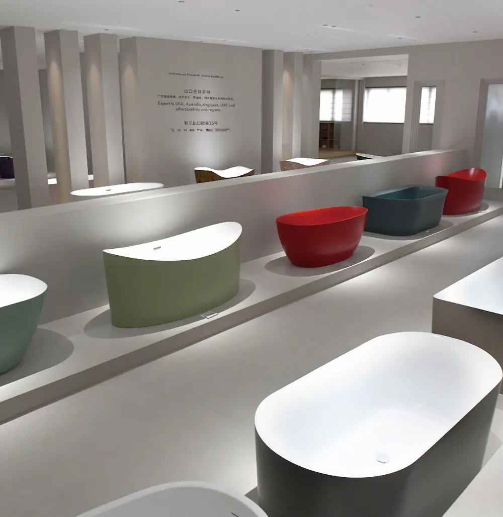 LESOH colorful bathtub showroom