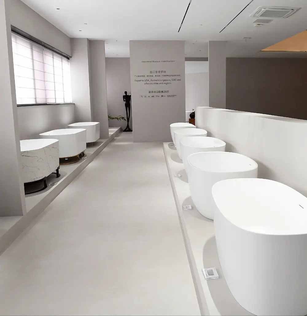 LESOH freestanding bathtub showroom